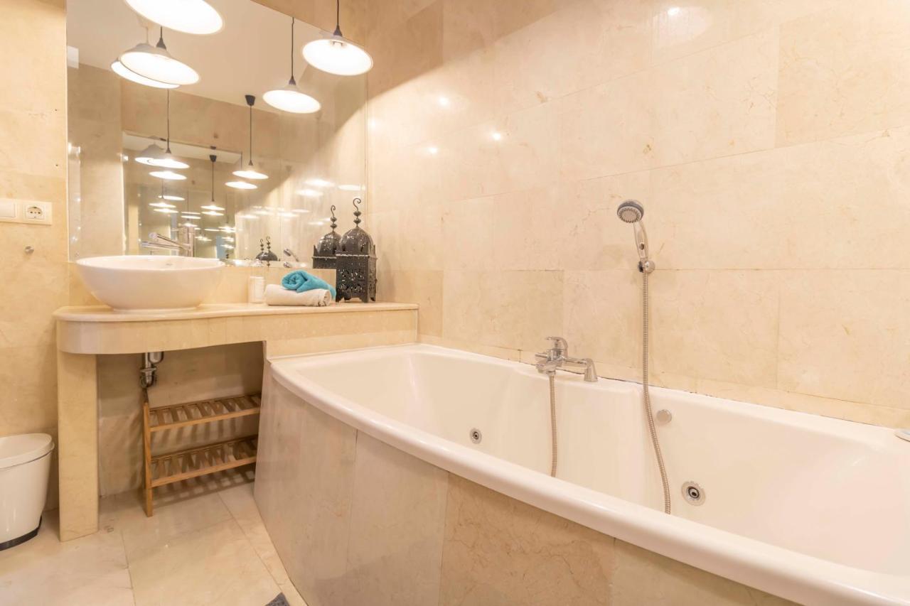House -Rooftop&Jacuzzi -StayinСевилья Экстерьер фото