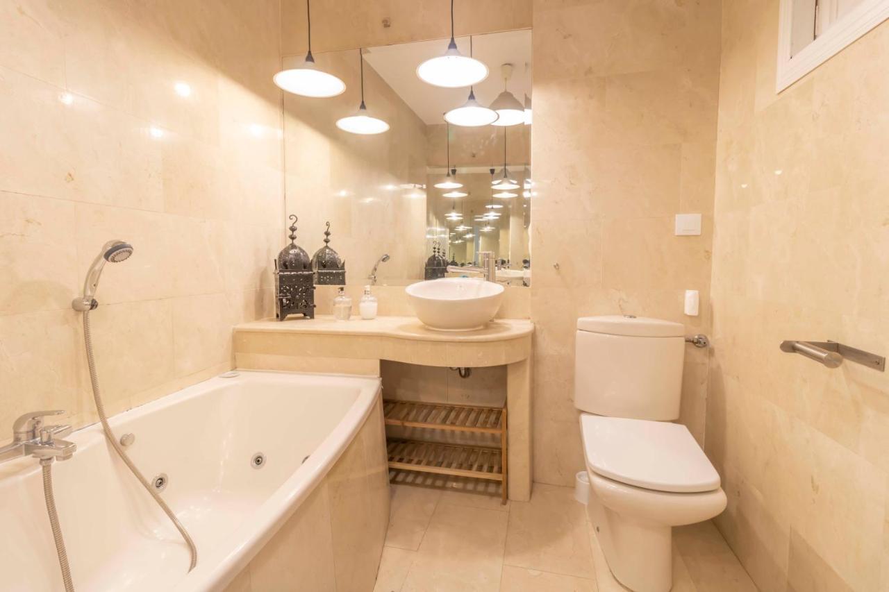House -Rooftop&Jacuzzi -StayinСевилья Экстерьер фото