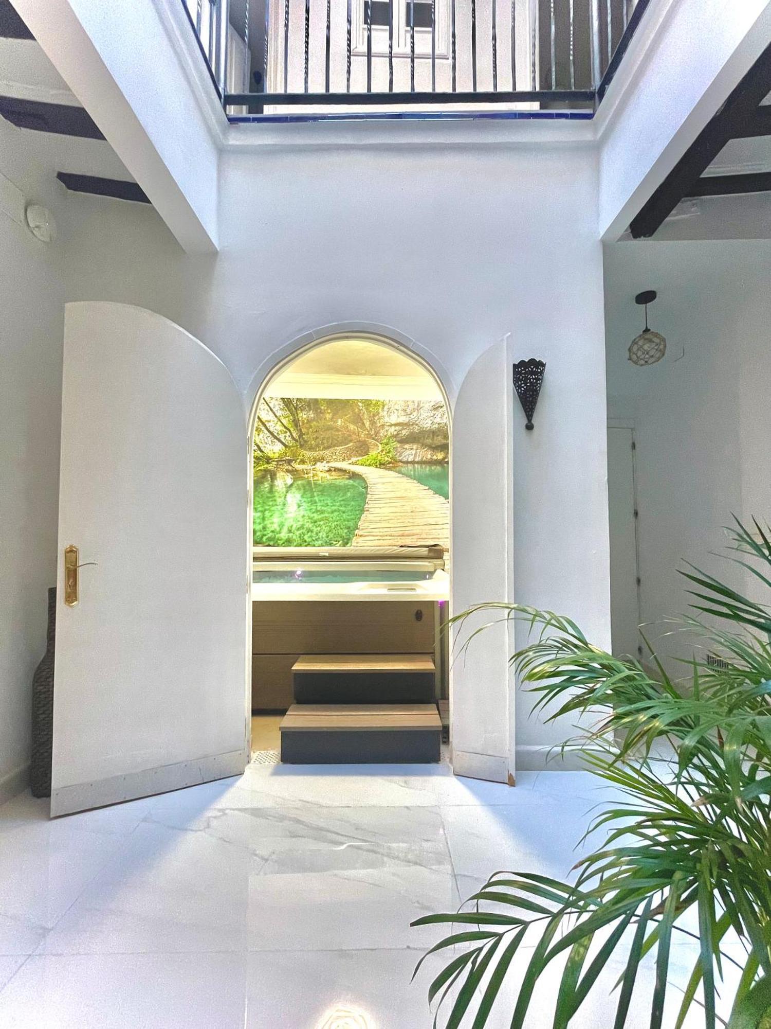 House -Rooftop&Jacuzzi -StayinСевилья Экстерьер фото