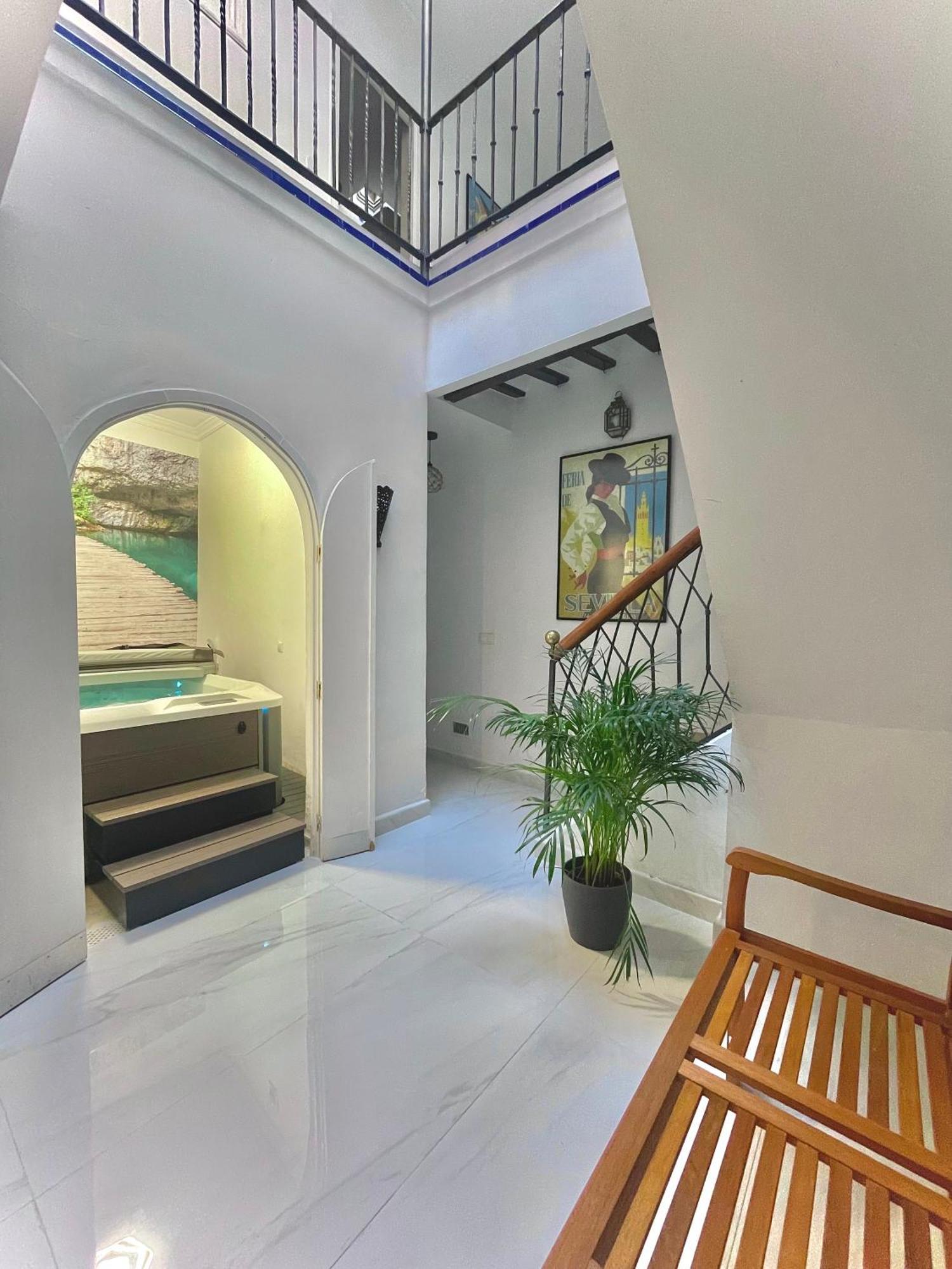 House -Rooftop&Jacuzzi -StayinСевилья Экстерьер фото